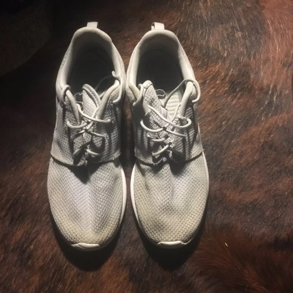 Nike roshe grey size 8.5 men 10 women